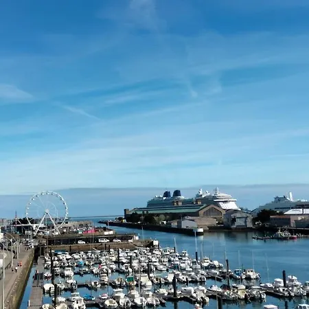 Отель Logis Restaurant La Regence Шербур-ан-Котантен