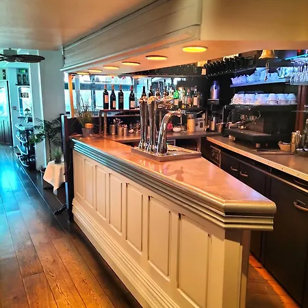 Logis Restaurant La Regence Отель Шербур-ан-Котантен